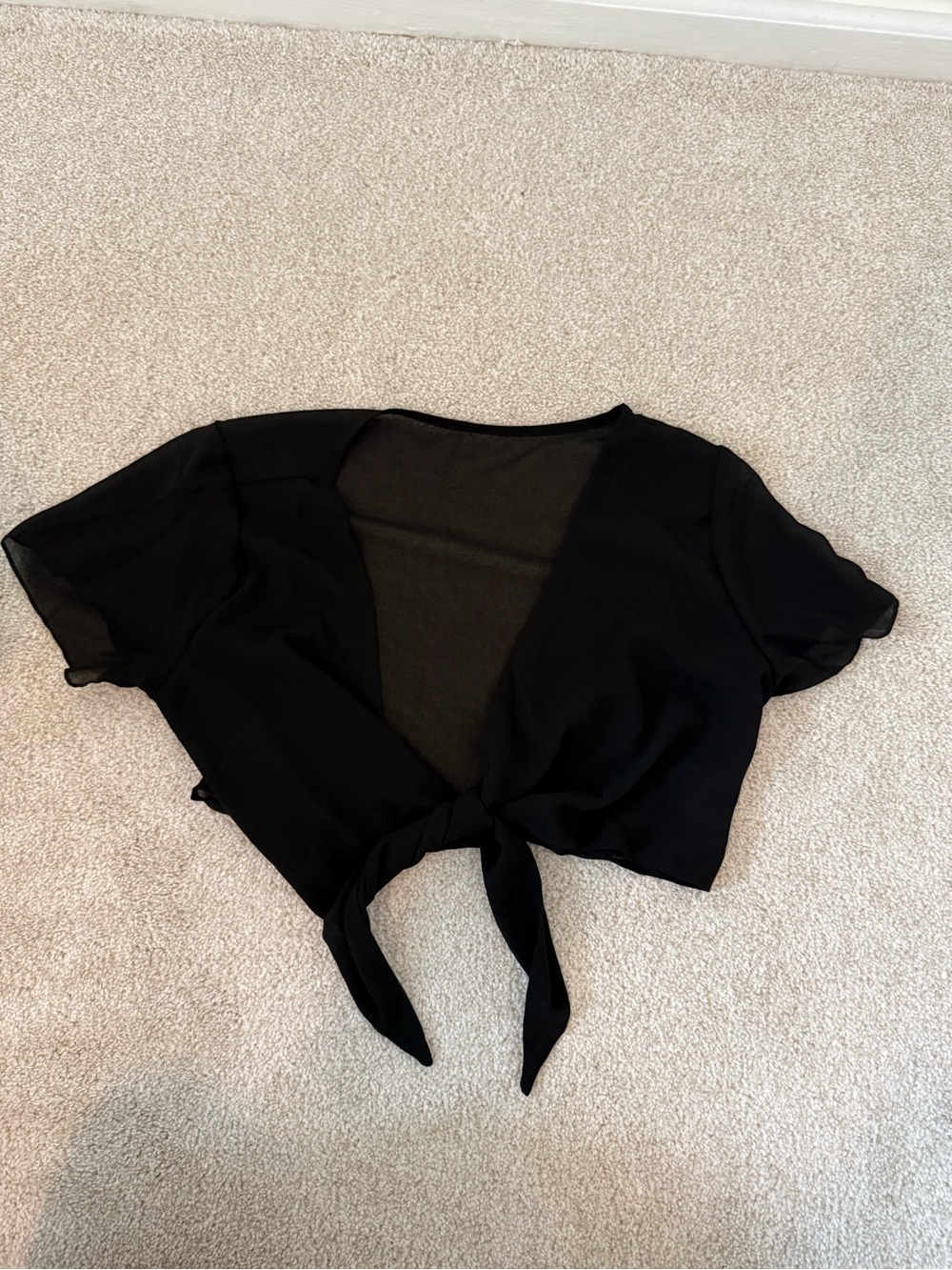 SHEIN Black Tie-Front Crop Top